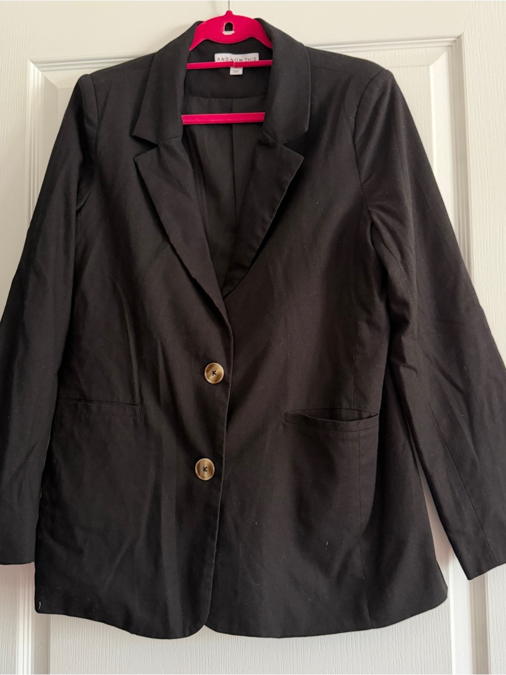 Macy’s Lightweight Women's Black Single-Breasted Blazer with Notch Lapel
